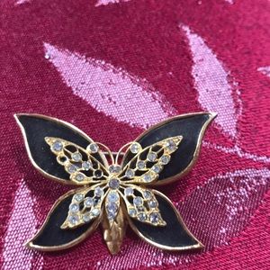 Enameled butterfly pin🌺
